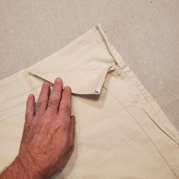 Ellison High Waist Contemporary Dress Shorts in Size M - Picture 6 of 10